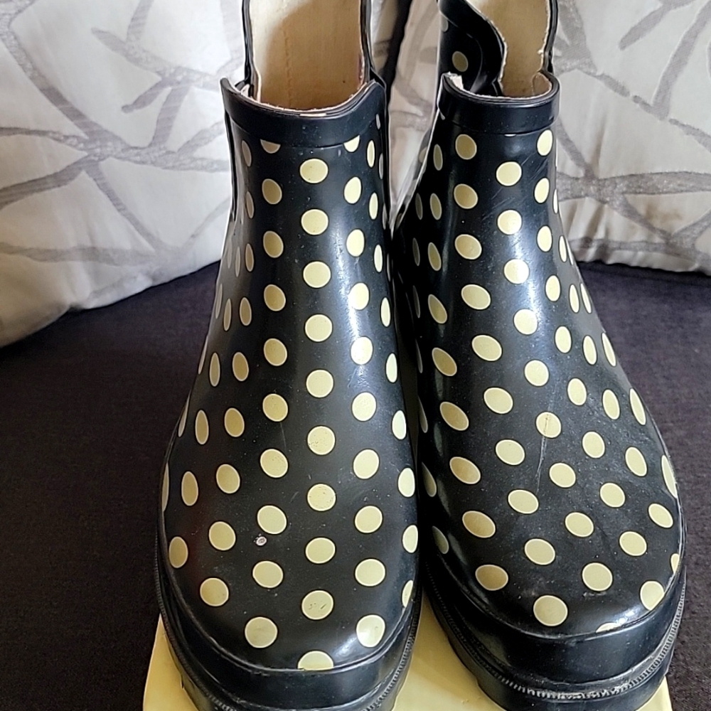 StarBay ankle boots/rain boots size 10, black white polkadot